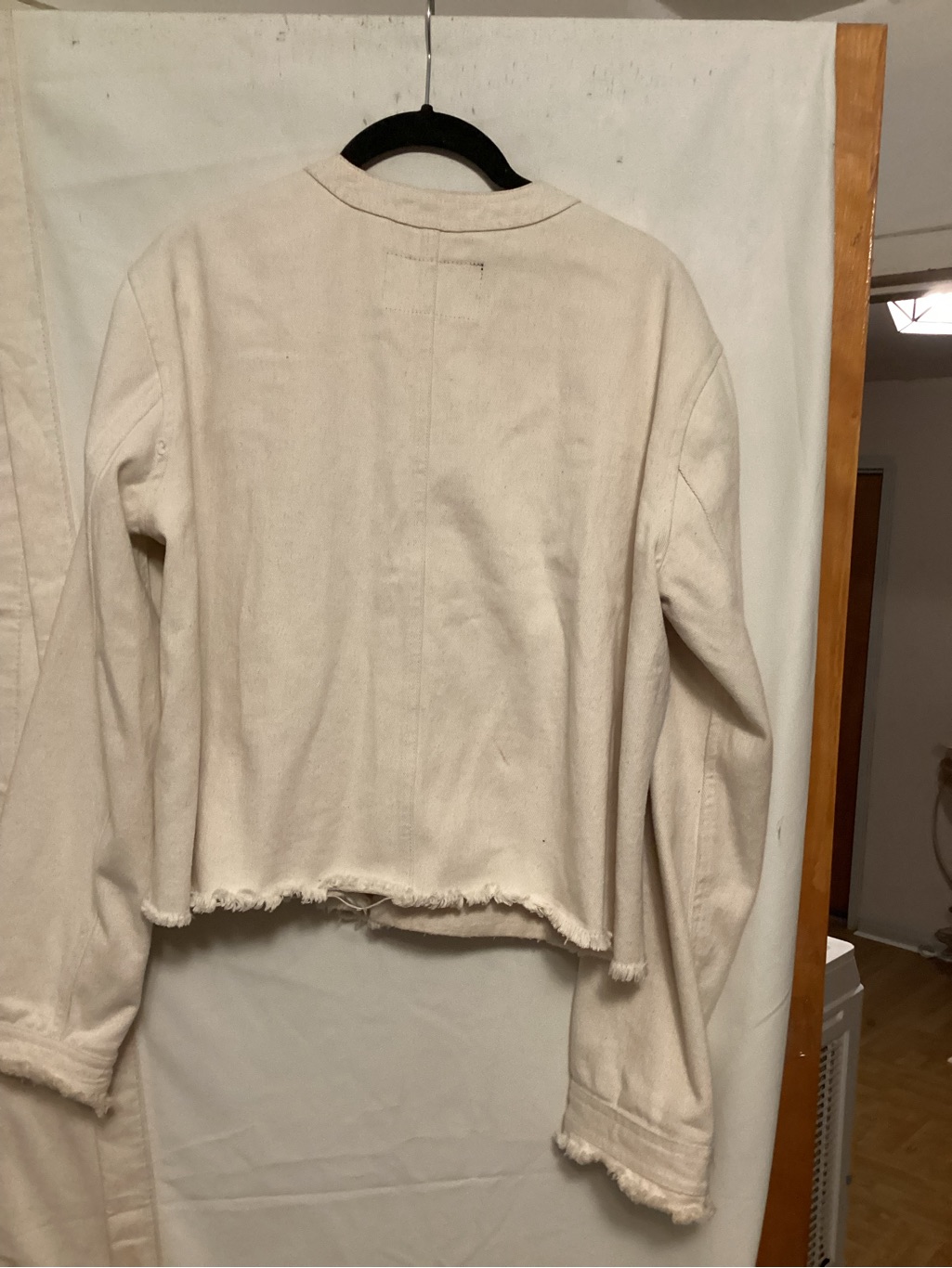 Mo & Co Short Cropped Frayed Hem Denim Jacket With Gold Large Button Sz S — image 5 of 8